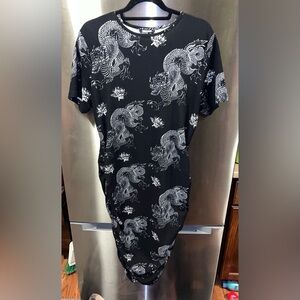 Black and white dragon detail dress‎